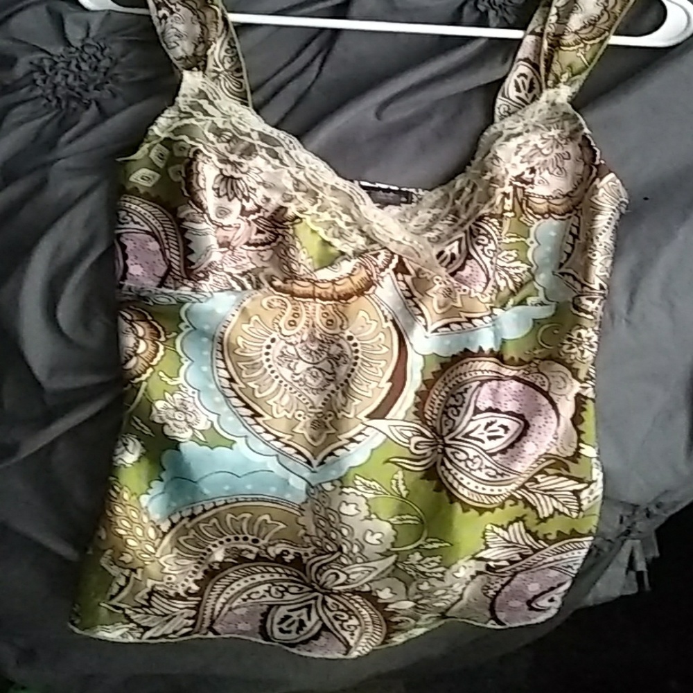 Clothes - Picture 2 of 8